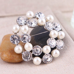 Korean version of fashion pearl hollow rhinestone brooch trend corsage brooch women's accessories factory direct sales one piece hair