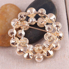 Korean version of fashion pearl hollow rhinestone brooch trend corsage brooch women's accessories factory direct sales one piece hair