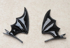 SOWAKA 1 Pair Bat Wings Hair Clips for Halloween Horror Devil Goth Ear Hairpins Hair Barrettes Accessories for Women Adults Cosplay Props Party Costume (Black)