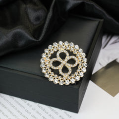 Fashion Retro Flower Pearl Diamond Brooch Versatile High-end Natural Color Alloy Brooch Clothing Pin Buckle