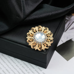 Fashion Retro Flower Pearl Diamond Brooch Versatile High-end Natural Color Alloy Brooch Clothing Pin Buckle