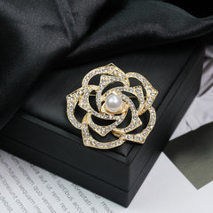 Fashion Retro Flower Pearl Diamond Brooch Versatile High-end Natural Color Alloy Brooch Clothing Pin Buckle