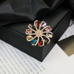 Fashion Retro Flower Pearl Diamond Brooch Versatile High-end Natural Color Alloy Brooch Clothing Pin Buckle