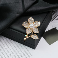 Fashion Retro Flower Pearl Diamond Brooch Versatile High-end Natural Color Alloy Brooch Clothing Pin Buckle