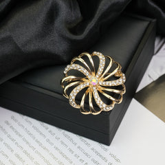 Fashion Retro Flower Pearl Diamond Brooch Versatile High-end Natural Color Alloy Brooch Clothing Pin Buckle