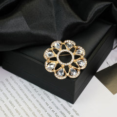 Fashion Retro Flower Pearl Diamond Brooch Versatile High-end Natural Color Alloy Brooch Clothing Pin Buckle