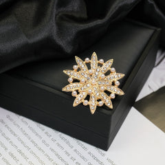 Fashion Retro Flower Pearl Diamond Brooch Versatile High-end Natural Color Alloy Brooch Clothing Pin Buckle