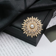 Fashion Retro Flower Pearl Diamond Brooch Versatile High-end Natural Color Alloy Brooch Clothing Pin Buckle