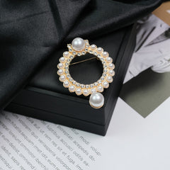Fashion Retro Flower Pearl Diamond Brooch Versatile High-end Natural Color Alloy Brooch Clothing Pin Buckle