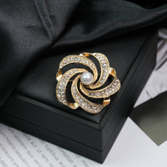 Fashion Retro Flower Pearl Diamond Brooch Versatile High-end Natural Color Alloy Brooch Clothing Pin Buckle