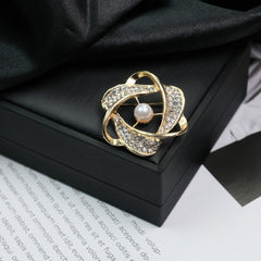 Fashion Retro Flower Pearl Diamond Brooch Versatile High-end Natural Color Alloy Brooch Clothing Pin Buckle