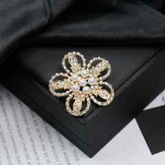 Fashion Retro Flower Pearl Diamond Brooch Versatile High-end Natural Color Alloy Brooch Clothing Pin Buckle