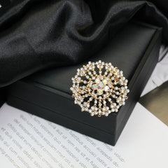 Fashion Retro Flower Pearl Diamond Brooch Versatile High-end Natural Color Alloy Brooch Clothing Pin Buckle