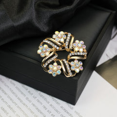 Fashion Retro Flower Pearl Diamond Brooch Versatile High-end Natural Color Alloy Brooch Clothing Pin Buckle