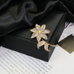 Fashion Retro Flower Pearl Diamond Brooch Versatile High-end Natural Color Alloy Brooch Clothing Pin Buckle