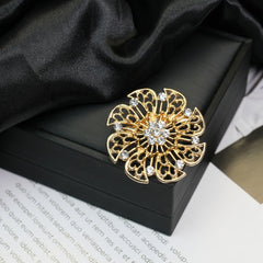 Fashion Retro Flower Pearl Diamond Brooch Versatile High-end Natural Color Alloy Brooch Clothing Pin Buckle