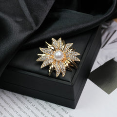 Fashion Retro Flower Pearl Diamond Brooch Versatile High-end Natural Color Alloy Brooch Clothing Pin Buckle
