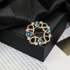 Fashion Retro Flower Pearl Diamond Brooch Versatile High-end Natural Color Alloy Brooch Clothing Pin Buckle
