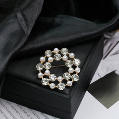 Fashion Retro Flower Pearl Diamond Brooch Versatile High-end Natural Color Alloy Brooch Clothing Pin Buckle