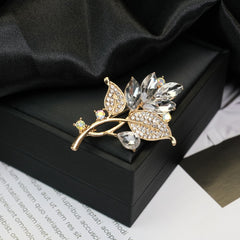 Fashion Retro Flower Pearl Diamond Brooch Versatile High-end Natural Color Alloy Brooch Clothing Pin Buckle