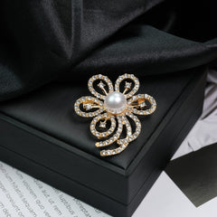 Fashion Retro Flower Pearl Diamond Brooch Versatile High-end Natural Color Alloy Brooch Clothing Pin Buckle