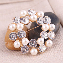 Korean version of fashion pearl hollow rhinestone brooch trend corsage brooch women's accessories factory direct sales one piece hair