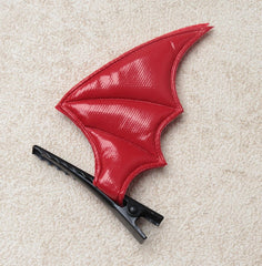 SOWAKA 1 Pair Bat Wings Hair Clips for Halloween Horror Devil Goth Ear Hairpins Hair Barrettes Accessories for Women Adults Cosplay Props Party Costume (Red)