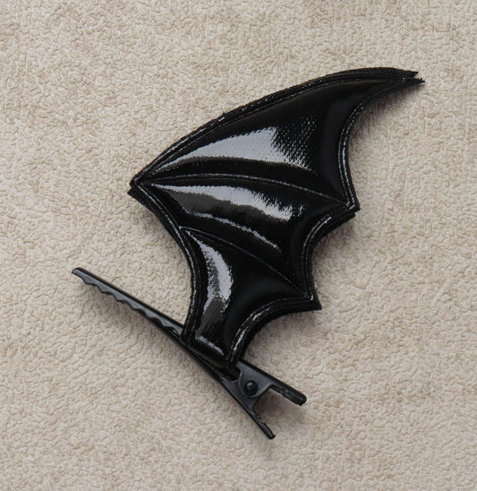 SOWAKA 1 Pair Bat Wings Hair Clips for Halloween Horror Devil Goth Ear Hairpins Hair Barrettes Accessories for Women Adults Cosplay Props Party Costume (Black)