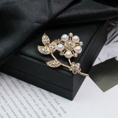 Fashion Retro Flower Pearl Diamond Brooch Versatile High-end Natural Color Alloy Brooch Clothing Pin Buckle