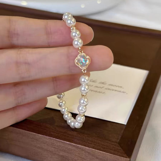 Stylish and simple lucky four-leaf clover pearl bracelet women's light luxury niche exquisite high-end beaded bracelet bracelet jewelry
