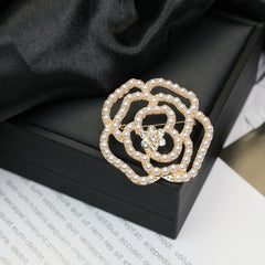 Fashion Retro Flower Pearl Diamond Brooch Versatile High-end Natural Color Alloy Brooch Clothing Pin Buckle