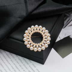 Fashion Retro Flower Pearl Diamond Brooch Versatile High-end Natural Color Alloy Brooch Clothing Pin Buckle