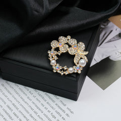 Fashion Retro Flower Pearl Diamond Brooch Versatile High-end Natural Color Alloy Brooch Clothing Pin Buckle