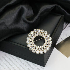 Fashion Retro Flower Pearl Diamond Brooch Versatile High-end Natural Color Alloy Brooch Clothing Pin Buckle