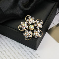 Fashion Retro Flower Pearl Diamond Brooch Versatile High-end Natural Color Alloy Brooch Clothing Pin Buckle