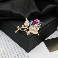 Fashion Retro Flower Pearl Diamond Brooch Versatile High-end Natural Color Alloy Brooch Clothing Pin Buckle