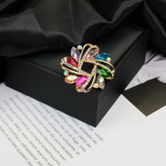 Fashion Retro Flower Pearl Diamond Brooch Versatile High-end Natural Color Alloy Brooch Clothing Pin Buckle