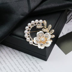 Fashion Retro Flower Pearl Diamond Brooch Versatile High-end Natural Color Alloy Brooch Clothing Pin Buckle