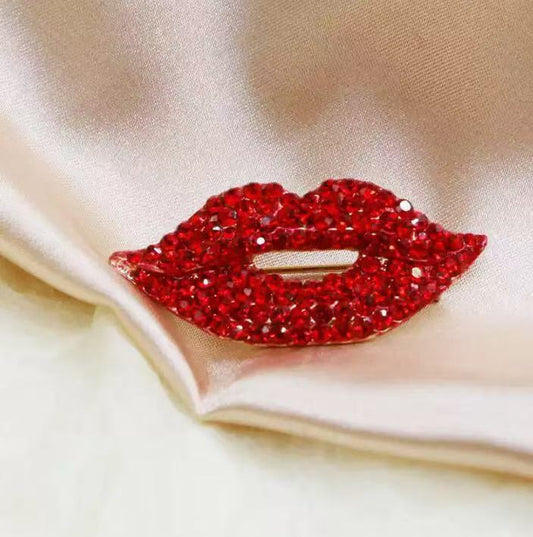 Amazon hot-selling sexy red lip brooch fashionable full diamond high-end clothing dripping corsage women's anti-light pin