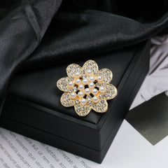 Fashion Retro Flower Pearl Diamond Brooch Versatile High-end Natural Color Alloy Brooch Clothing Pin Buckle
