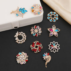 Fashion Retro Flower Pearl Diamond Brooch Versatile High-end Natural Color Alloy Brooch Clothing Pin Buckle