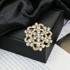 Fashion Retro Flower Pearl Diamond Brooch Versatile High-end Natural Color Alloy Brooch Clothing Pin Buckle