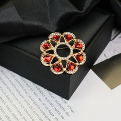 Fashion Retro Flower Pearl Diamond Brooch Versatile High-end Natural Color Alloy Brooch Clothing Pin Buckle
