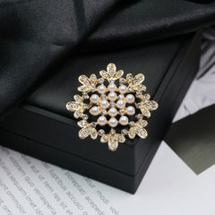 Fashion Retro Flower Pearl Diamond Brooch Versatile High-end Natural Color Alloy Brooch Clothing Pin Buckle