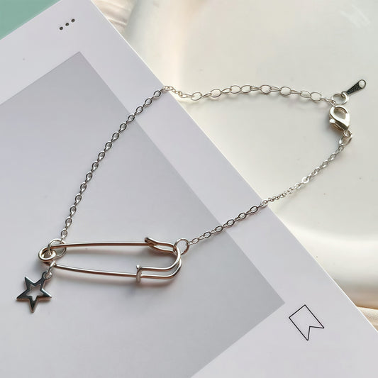 Safety Pin Bracelet Fashionable tone star charm unique （silver）