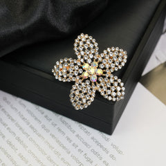 Fashion Retro Flower Pearl Diamond Brooch Versatile High-end Natural Color Alloy Brooch Clothing Pin Buckle
