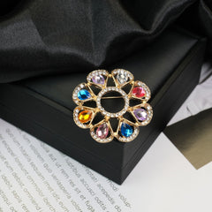 Fashion Retro Flower Pearl Diamond Brooch Versatile High-end Natural Color Alloy Brooch Clothing Pin Buckle