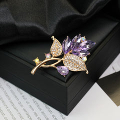 Fashion Retro Flower Pearl Diamond Brooch Versatile High-end Natural Color Alloy Brooch Clothing Pin Buckle