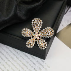 Fashion Retro Flower Pearl Diamond Brooch Versatile High-end Natural Color Alloy Brooch Clothing Pin Buckle