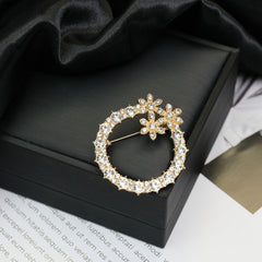 Fashion Retro Flower Pearl Diamond Brooch Versatile High-end Natural Color Alloy Brooch Clothing Pin Buckle
